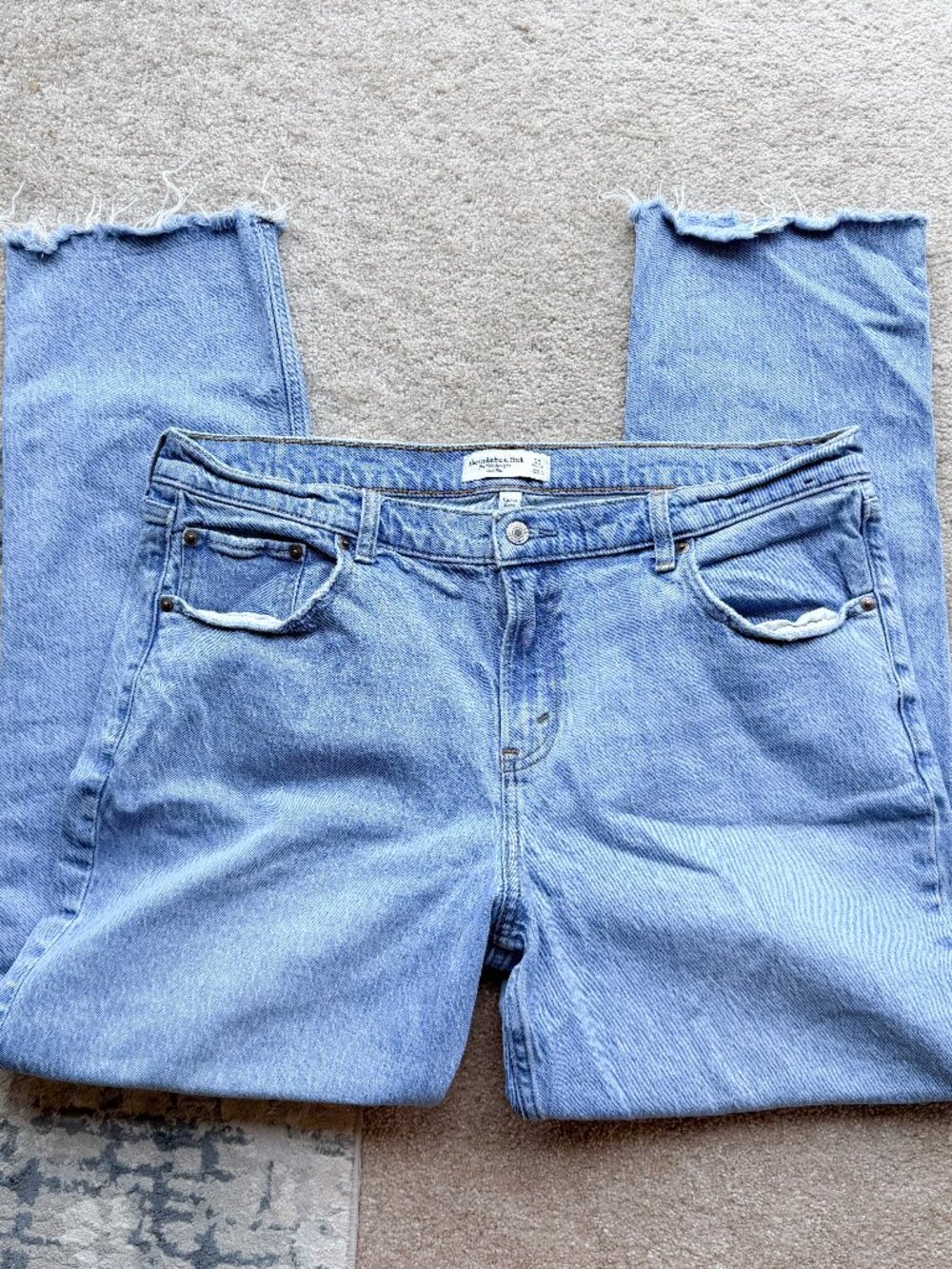 Abercrombie & Fitch 90's Straight Curve Love Mid Rise - Size 33R